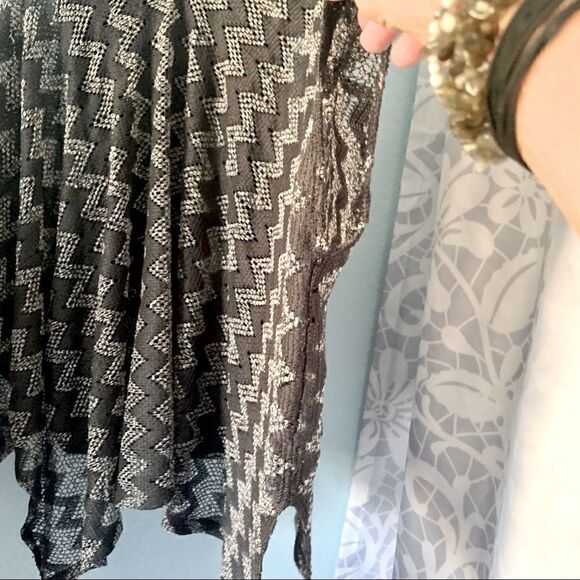 Charming Charlie Gray & White Chevron Print Kimono Size Small - Picture 5 of 11